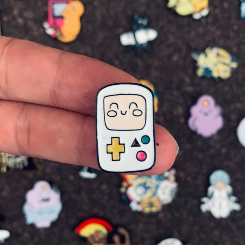 WHITE GAMEBOY ENAMEL PIN
